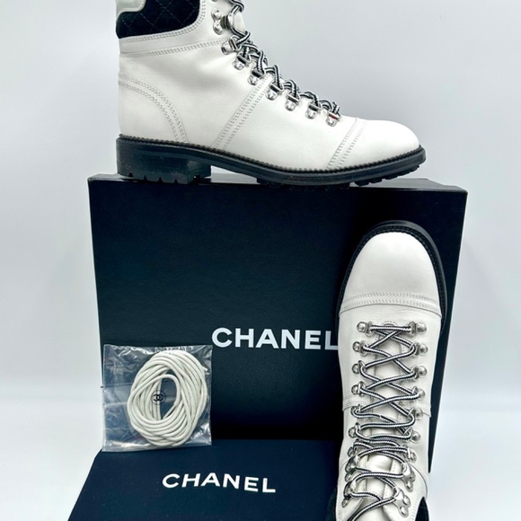 CHANEL Cream Leather Winter Booties / WOMENS 8.5 - Picture 6 of 16